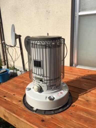 トヨトミ　自然通気型解放式石油ストーブ