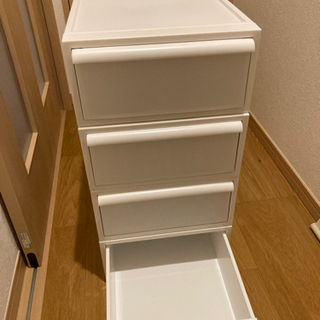 【お譲り先決まりました】4ヶセット like-it 収納ボックス／衣装ケース　ホワイトの画像