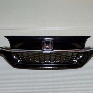 HONDA フリード　純正グリル　freed