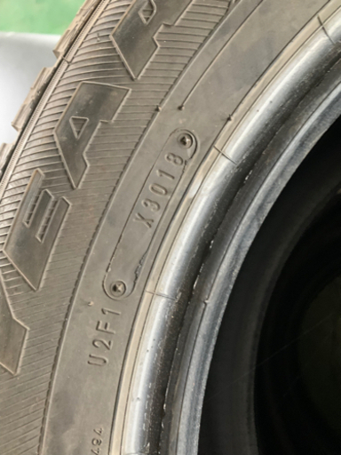 バリ山　215/60/16 スタッドレス  2018年製　グッドイヤー
