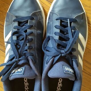 テニスシューズ　２７センチ