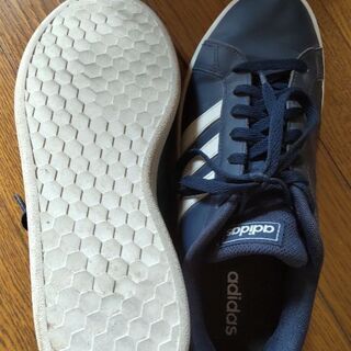 テニスシューズ　２７センチの画像