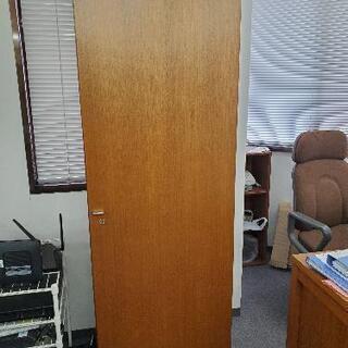 ０円　木製ロッカー180×60×45ｾﾝﾁ　事務所用で使用