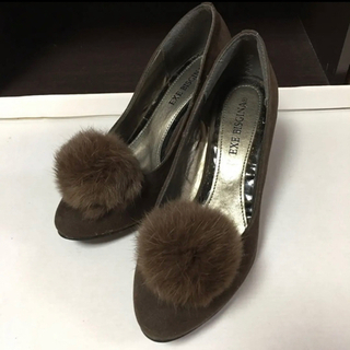 2way ファーボンボン付き スウェード パンプス ブラウン M