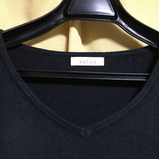 Salus ネイビーのロング丈Vネック長袖ニット　サイズFの画像