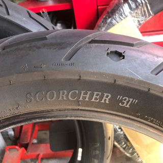 中古ハーレーリアタイヤ17インチミシュランの画像