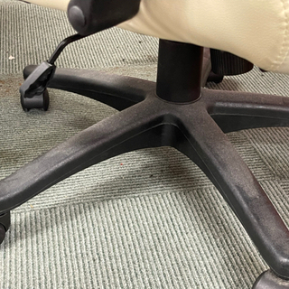 【10/8確約済み】【😵‍💫汚れ傷多いからあげる‼😵‍💫椅子の高さ調整可能🙆‍♀️クルクル回って楽しい🙆‍♂️】椅子 オフィスチェアの画像