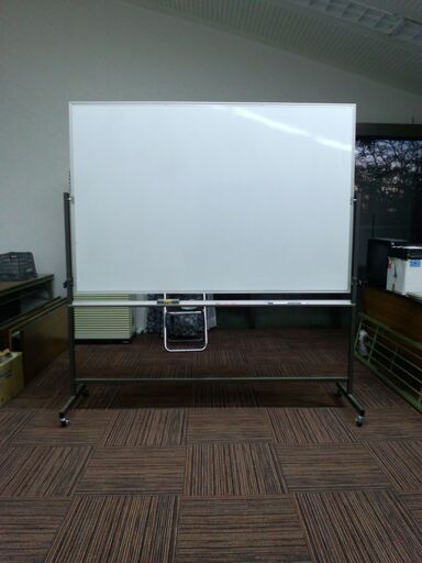 コクヨ製のホワイトボード
