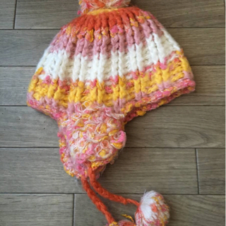 ピンク系ボーダーCUTEなポンポン&耳当て付き暖かニット帽　　サイズ48㎝～の画像