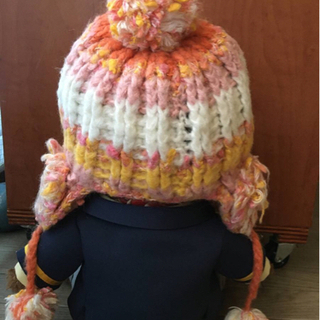 ピンク系ボーダーCUTEなポンポン&耳当て付き暖かニット帽　　サイズ48㎝～の画像