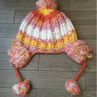 ピンク系ボーダーCUTEなポンポン&耳当て付き暖かニット帽　　サイズ48㎝～の画像