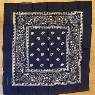 バンダナ　53cm x 53cm 新品　ネイビーの画像