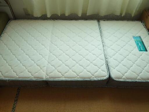 美品★三つ折りスプリングコイルマットレス