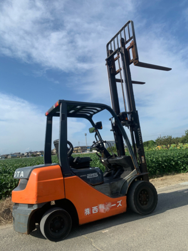 フォークリフト トヨタ02-8FD25 2203時 2.5t ディーゼルエンジン 2018年9月製 前後ノーパンクタイヤ　全国発送可能　管理番号10401