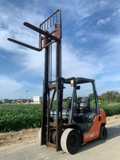 フォークリフト トヨタ02-8FD25 2203時 2.5t ディーゼルエンジン 2018年9月製 前後ノーパンクタイヤ　全国発送可能　管理番号10401