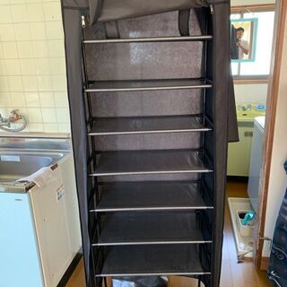 沢山の衣類や小物をスッキリと収納できるラック