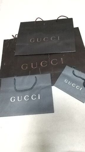 GUCCI、ヴィトン、ティファニー、PRADAショッパー