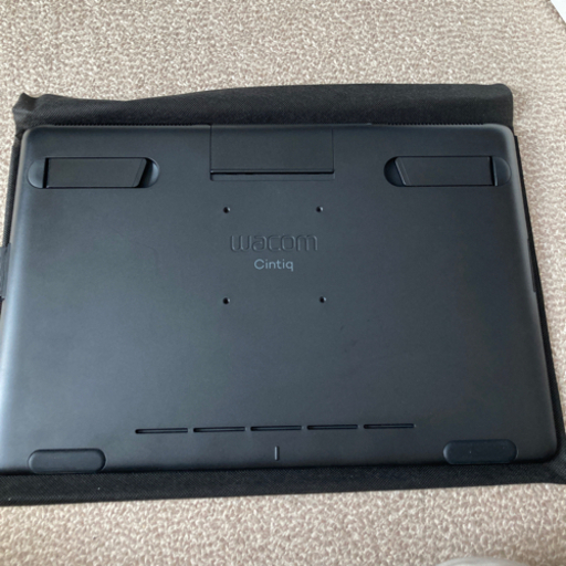 ワコム 液タブ Wacom Cintiq 16（専用スタンド付き）