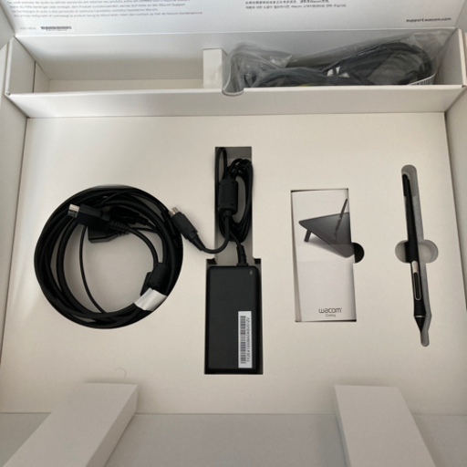 ワコム 液タブ Wacom Cintiq 16（専用スタンド付き）