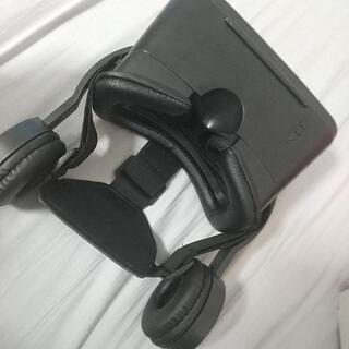 VRゴーグルとリモコンの画像