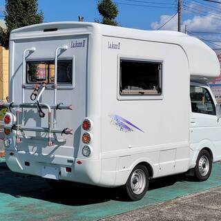 【総額298万円】マツダ　スクラムトラック　アズマックス製キャンピングカー　ラクーンⅡ　DG16T　3AT　 ホワイト　6.1万K　検2022年12月　ＡＺ－ＭＡＸ製ラクーン　切替４ＷＤ　ＥＴＣ　ＳＤワンセグナビ　大型バンクベット　走行充電　外部電源　シンク　給排水１０Ｌポリタンク　サイクルキャリア　メモリーナビ　Ｌ字ソファー　８ナンバー５人乗りの画像