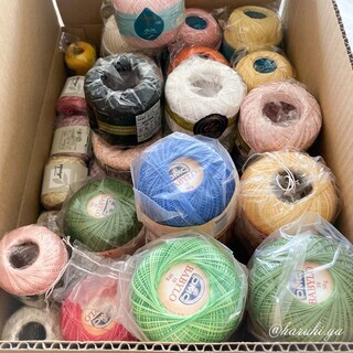 『ハンドメイド』レース糸と本のセット（決まりました）の画像