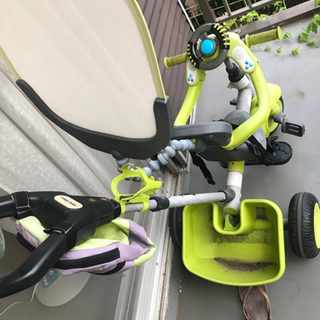 手押しの三輪車の画像