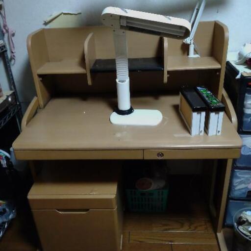 不要になった机。