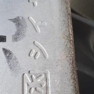 アルミ製の水もたまる容器ですの画像