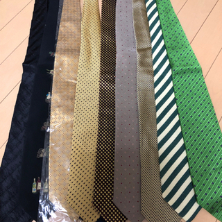 ブラック、イエロー、グリーン系　ネクタイ　9本