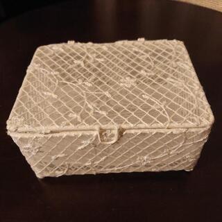 こちら受け渡しの方、決まりました！今日14:30頃までのご連絡で！新品です。お値下げ！可愛いワイヤー製のかご&小物入れ♪ (1つでしたら300円！)の画像