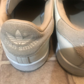 adidas スニーカーの画像