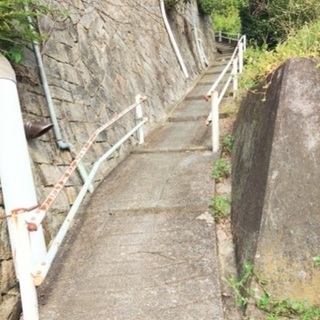 　坂道の上の戸建て賃貸　