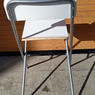 IKEA(イケア) FRANKLIN バースツール 背もたれ付き 折りたたみ式の画像