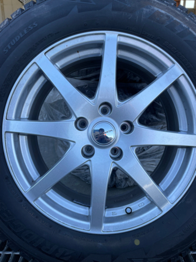 スタッドレスタイヤ　225/65R17 ブリザック　RAV4 トヨタ