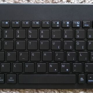無料　さしあげます。　エレコム ワイヤレスキーボード Bluet...