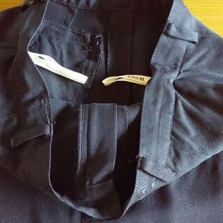 美品 ワールド製 黒パンツの画像
