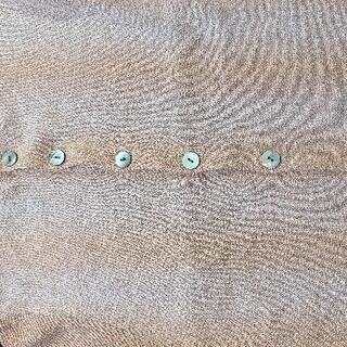 サーモンピンクのニットの画像