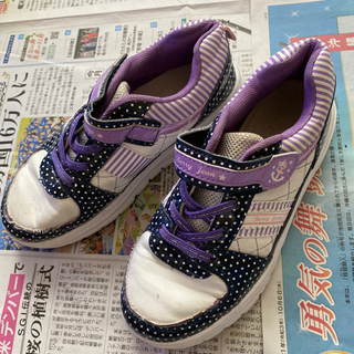 白×紫スニーカー