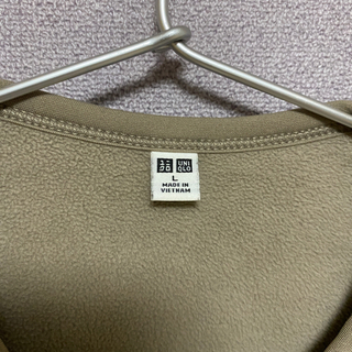 ユニクロ フリースノーカラージャケット ベージュ Lの画像
