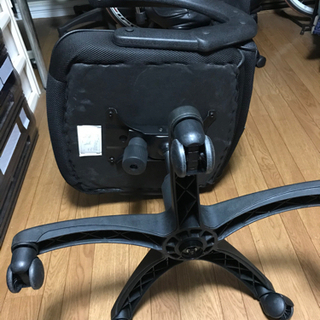 取引中です。形は異なりますがもう1脚出品したますのでご覧下さい。ゲーミングチェア椅子イス格安早い者勝ち10月9日土曜迄引取り可能な方値引きします‼️パソコンゲーム勉強ビジネスの画像
