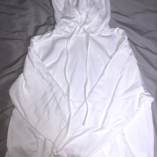 ほぼ新品の洋服の画像