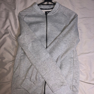 ほぼ新品の洋服の画像