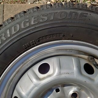 スタッドレス　BLIZZAK VRX　１４５／８０Ｒ１３　２本　ホイール付きの画像
