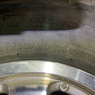 スパイクタイヤ　BFgoodrich KM2マッドテレーン　255/85/16インチ　ランクル80で使用 ランドクルーザー80におすすめ！BFグッドリッチのMud-Terrain T/A KM2