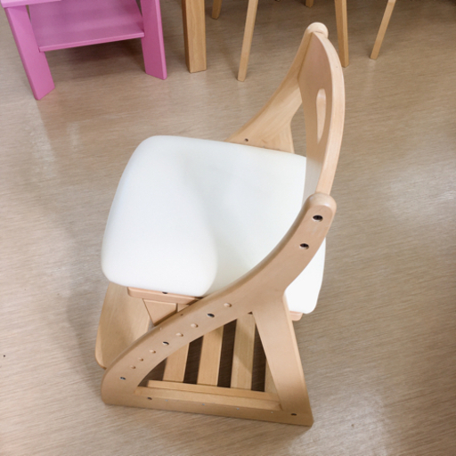 学習椅子✨キャスターの動き問題なし✨別売り学習机と併せて使ってはいかがでしょうか？✨中古品
