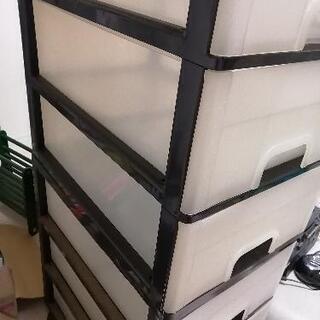 衣装ケースひとつ