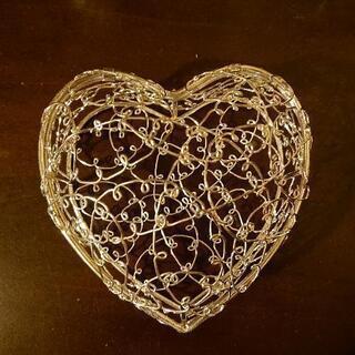 ☆こちら受け渡しの方決まりました！今日14:30頃までのご連絡で！新品です♥️ハート型の入れ物3つセットで！(一つでしたら200円)の画像