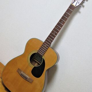 ＊＊再出品＊＊　小ぶりなギター　ジャンク　ありがとうございました。