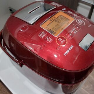 可愛いレッド！　5合炊き炊飯器　TOSHIBA RC-10VRJ(R)の画像